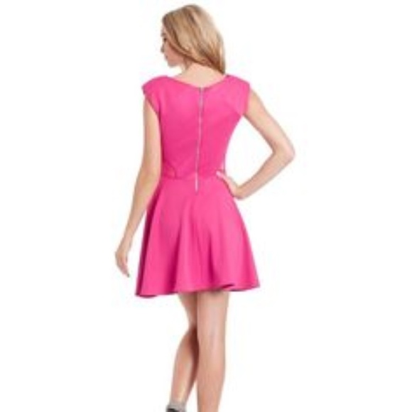 NEW GUESS PINK MESH INSET SHIRRED DRESS SZ M - Picture 3 of 5